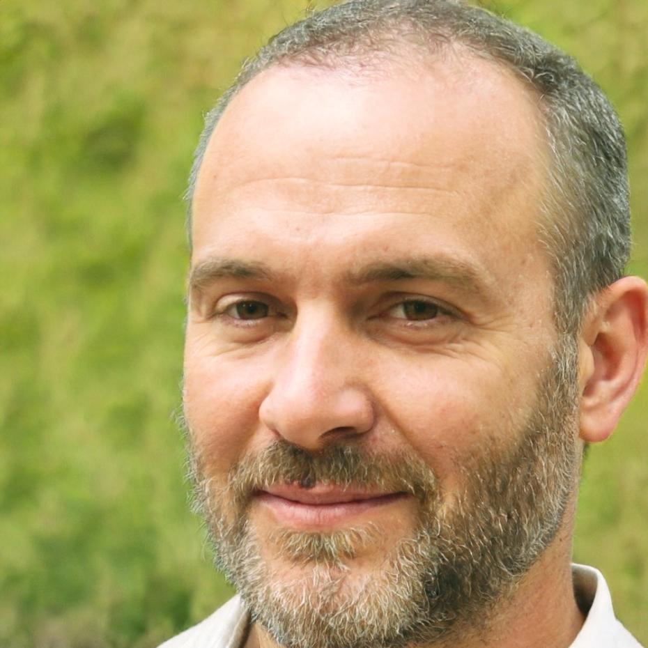 Retrato de Tomás Villanueva Bravo, instructor de sistemas eléctricos